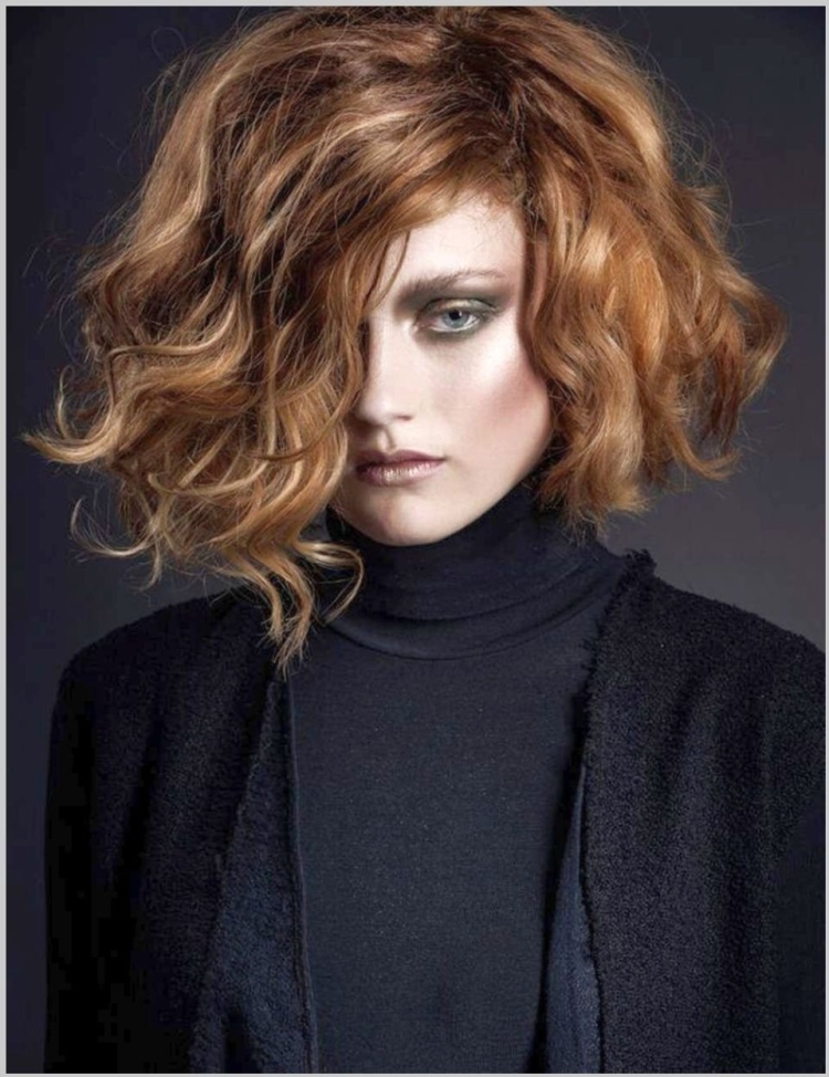 Стрижка Боб градуированный на вьющиеся волосы