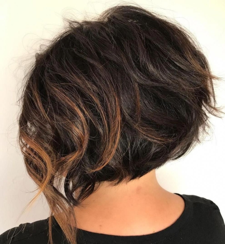 Кудрявый градуированный Боб