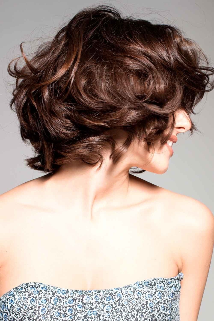 Стрижка Боб-каре на кудрявые волосы