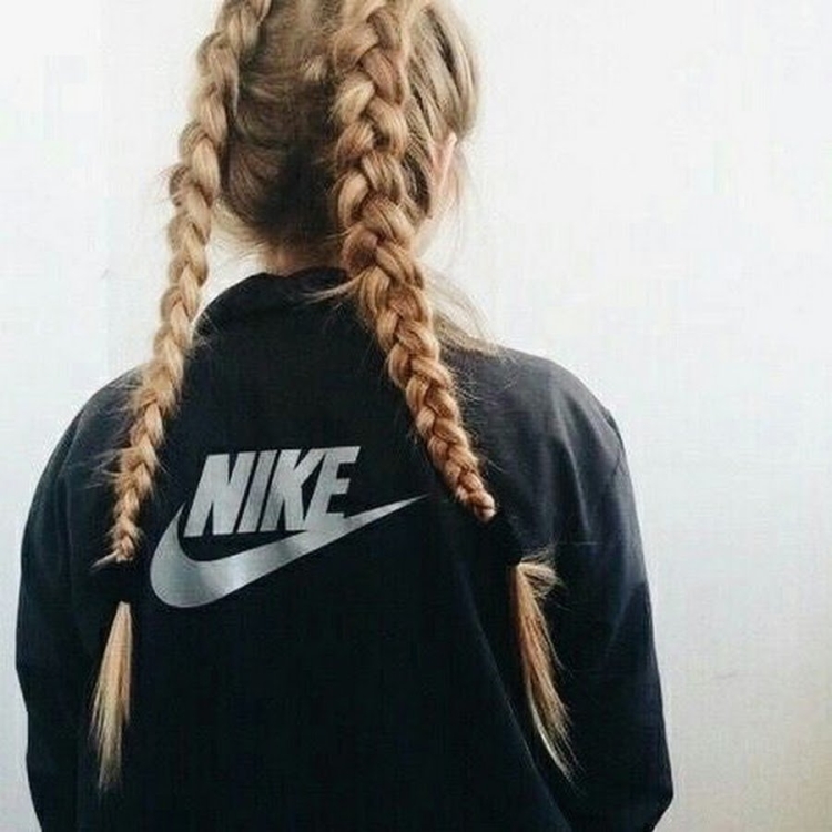 Топовые девочки с косичками