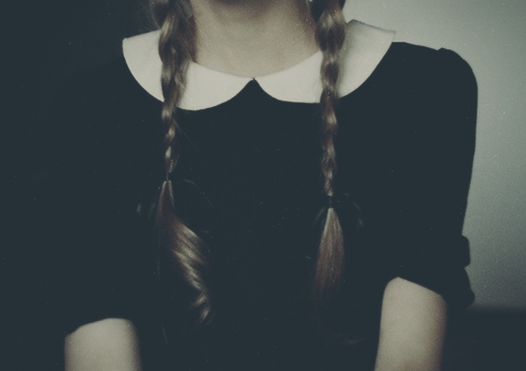 Девочка с темно русыми волосами 15 лет