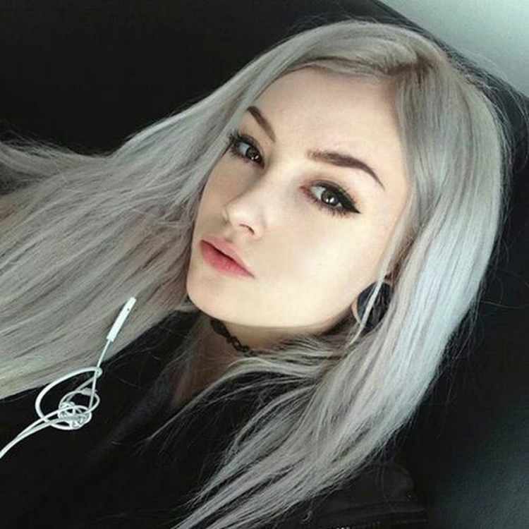 Девушка с билымиволосами