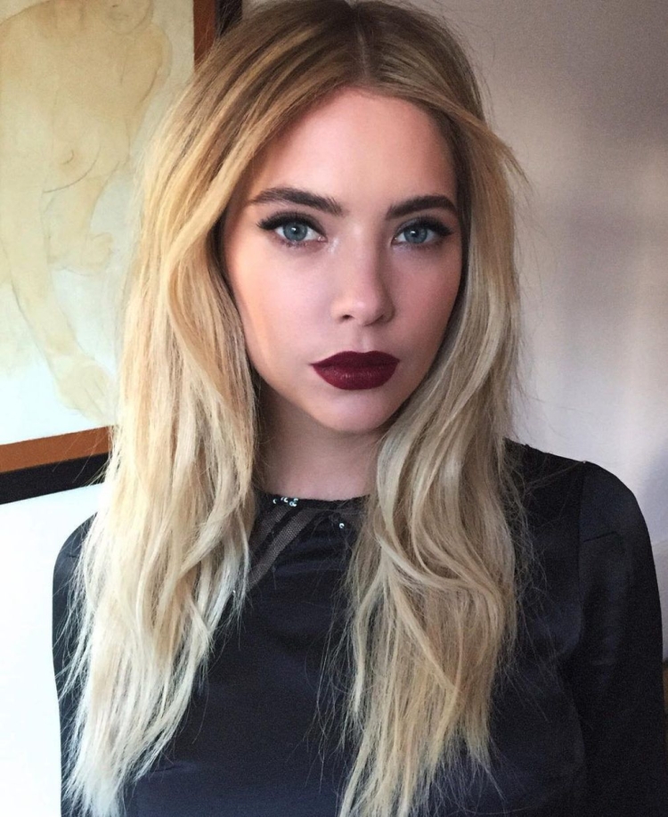 Эшли Бенсон блондинка