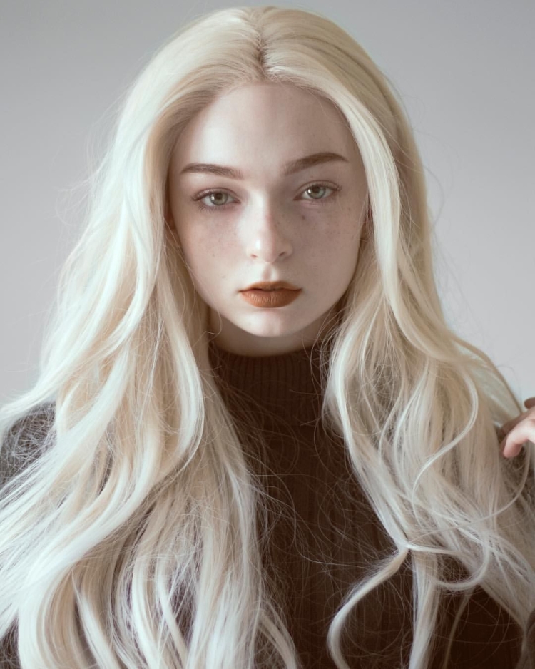 Белая кожа у девушки