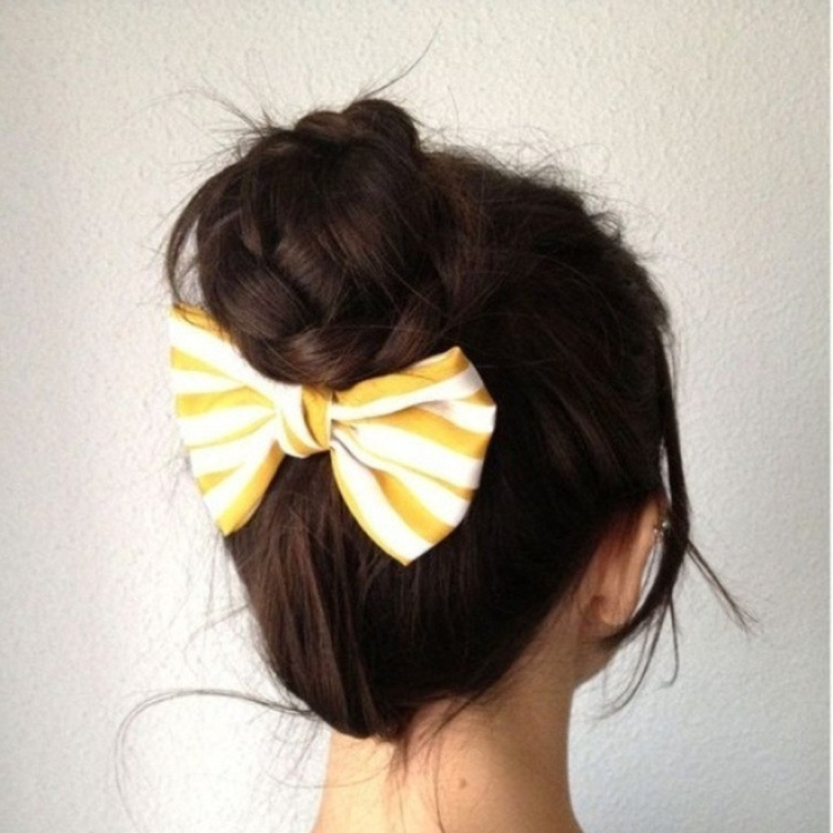Прическа пучок с бантиком