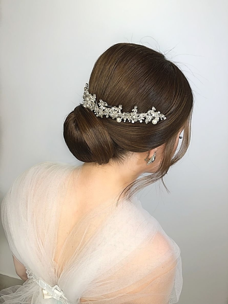 Гладкий пучок на свадьбу