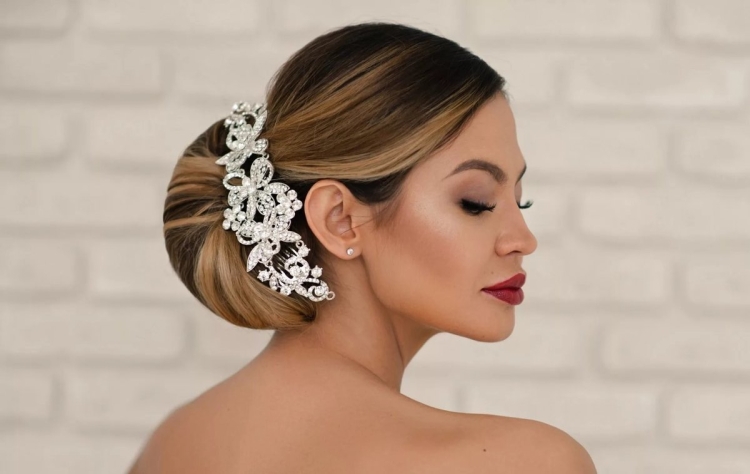 Гладкая прическа невесты