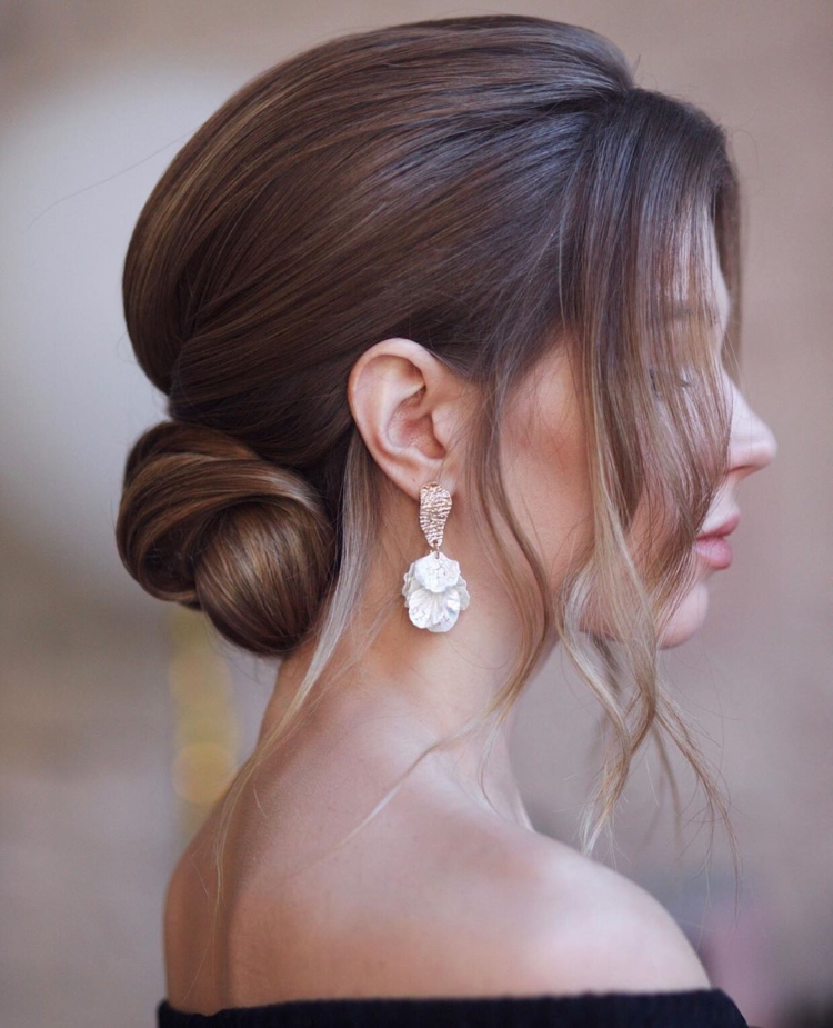 Стильный гладкий пучок