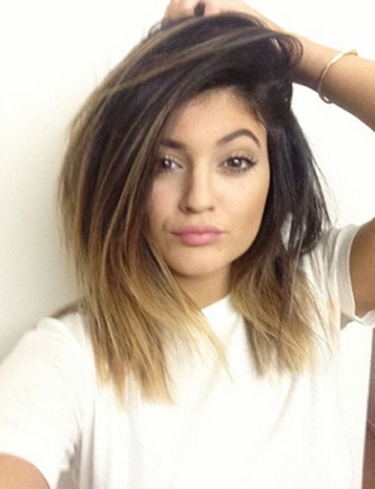 Кайли Дженнер осветленные пряди