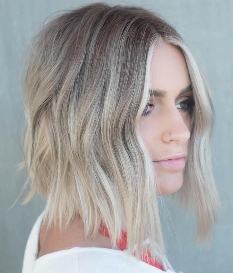 Обесцвечивание волос каре