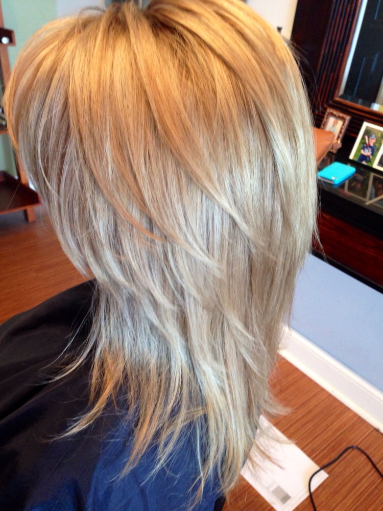 Стрижка Каскад на средние волосы сзади