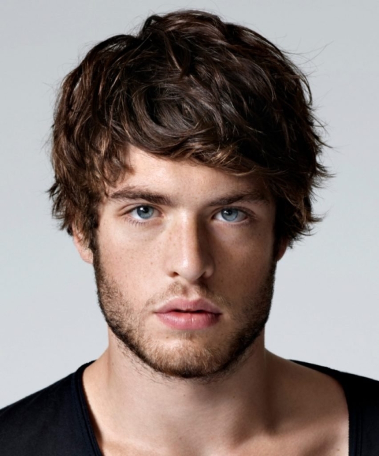 Мужские прически на средние волнистые волосы