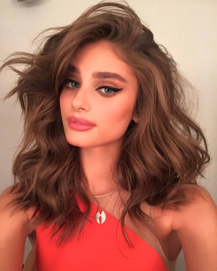 Тейлор Хилл стрижка