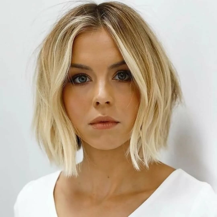 Рваное каре на средние волосы 2022