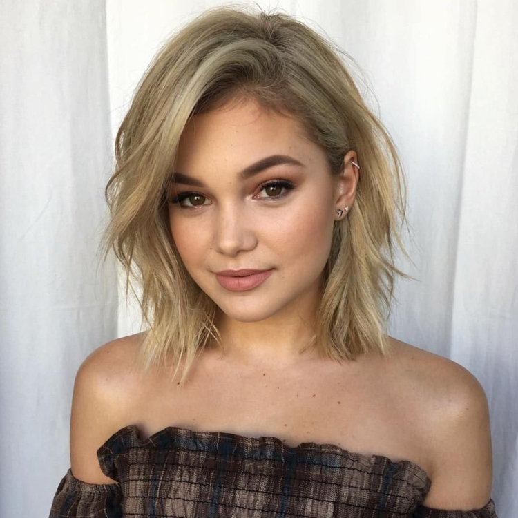 Пикси длинная стрижка до плеч