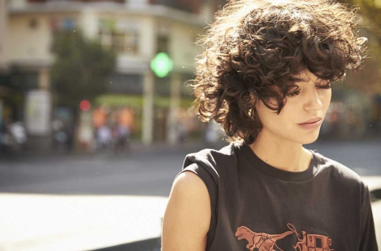 Curly Bob модель