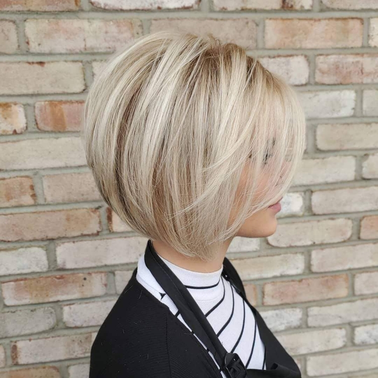 Стрижка layered short Bob