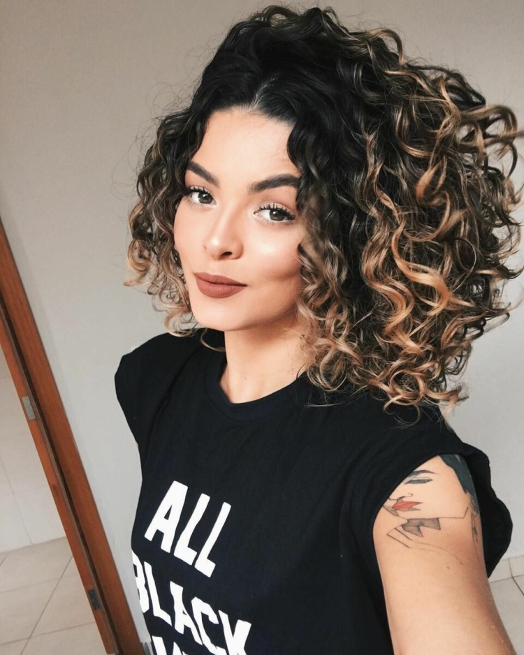 Омбре на кудрявые волосы