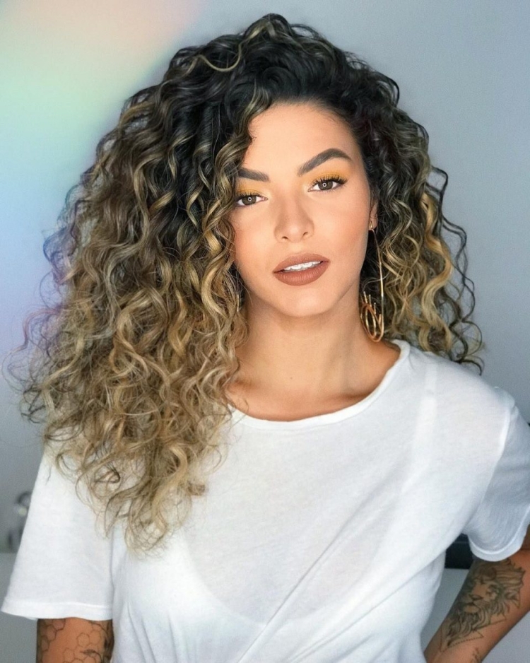 Омбре на кудрявые волосы