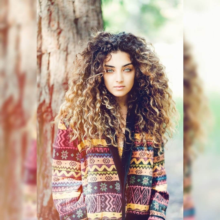 Волнистые волосы от природы