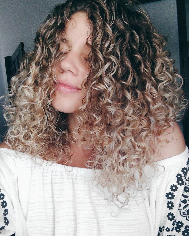 Осветление кудрявых волос