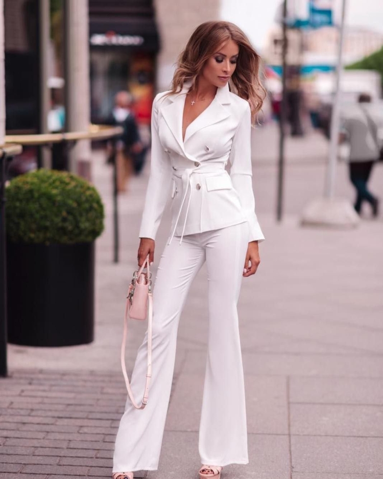 Джиджи Хадид в Красном