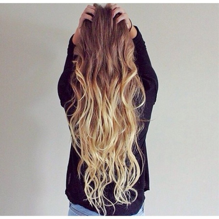 Длинные волосы с осветленными концами