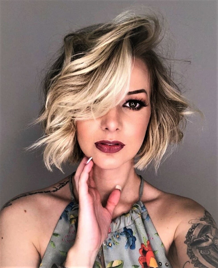 Цветные короткие волосы у девушек