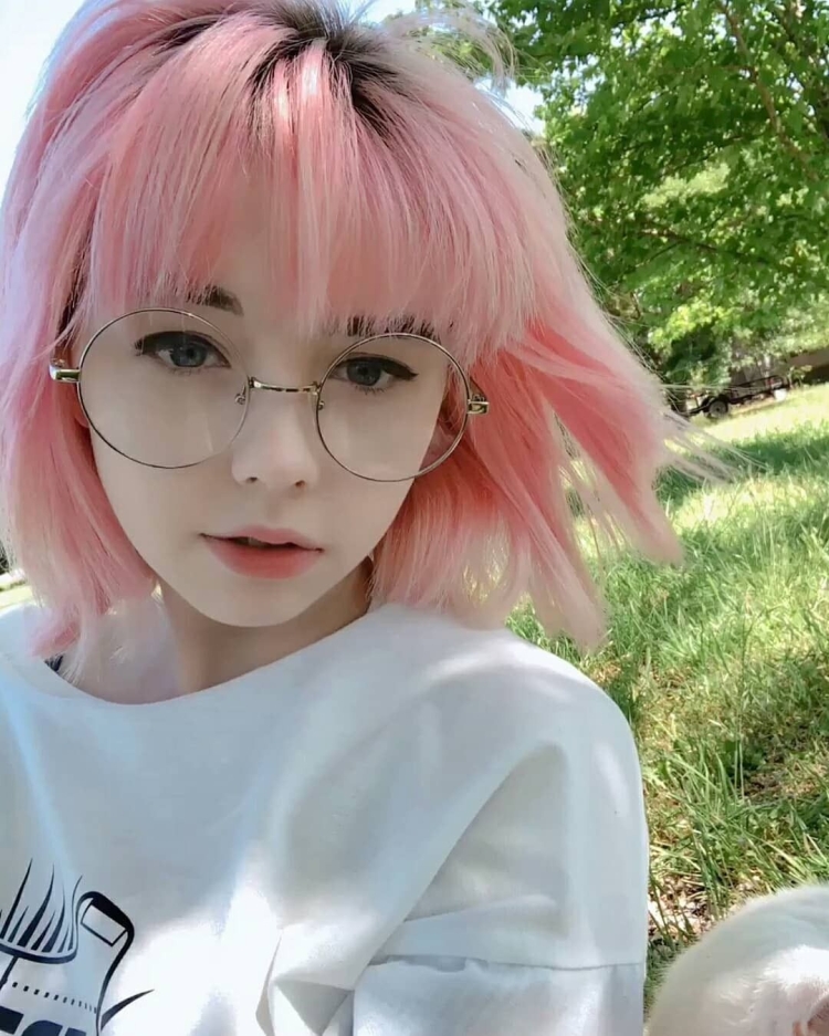 Кореянки с розовыми волосами