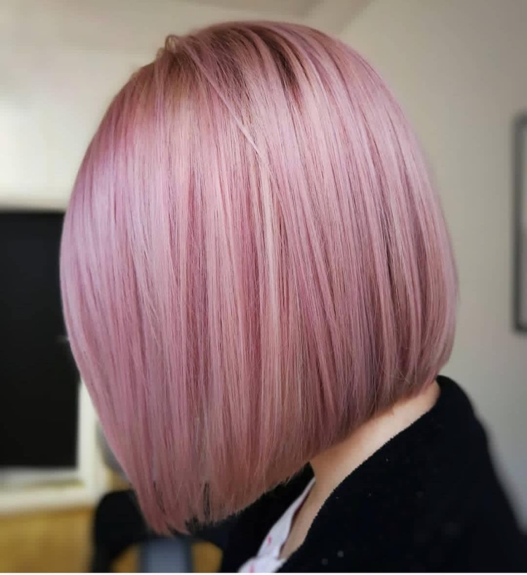 Розовое мелирование на короткие