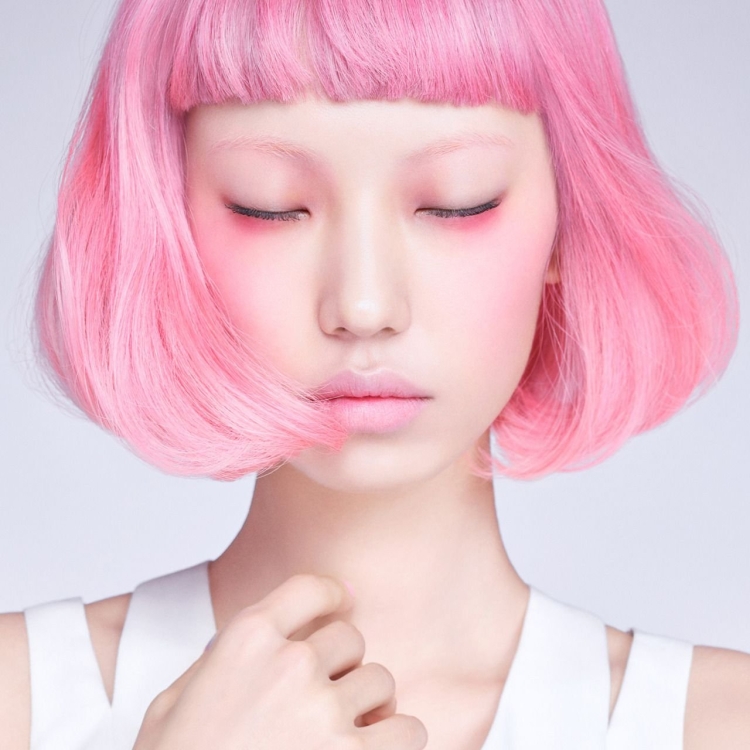 Пастельно розовые волосы