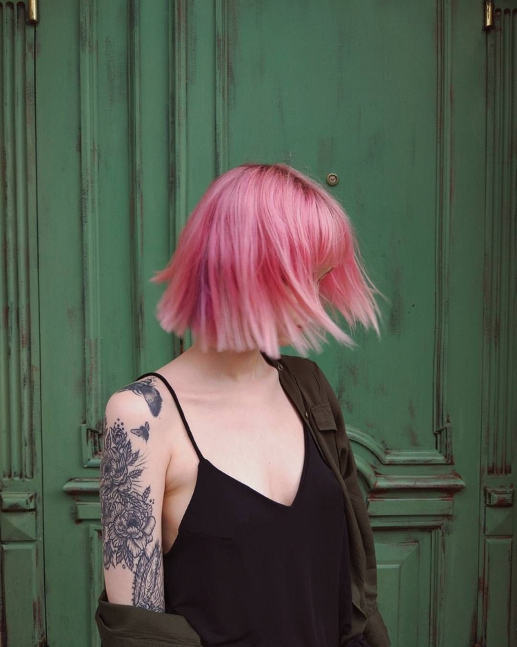 Цветные короткие волосы у девушек