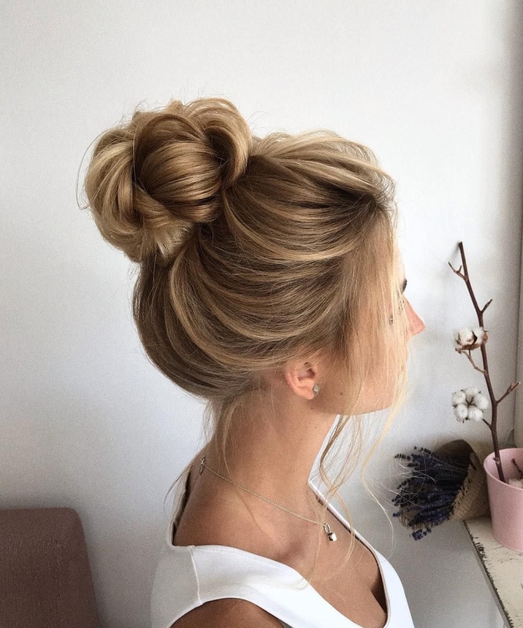 Пучок на средние волосы