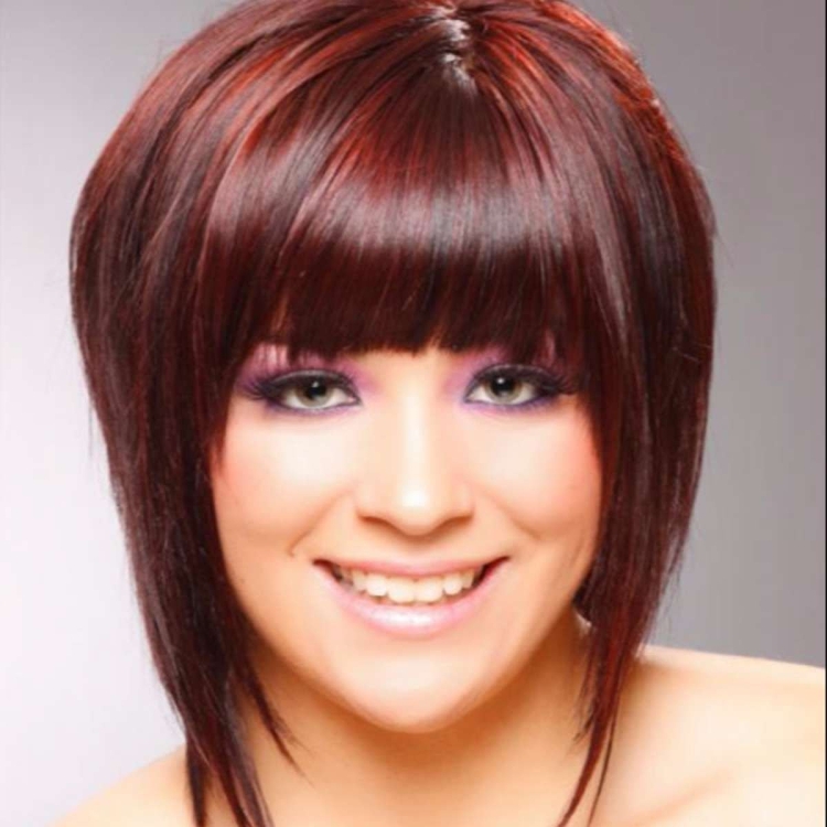 Стрижка Боб-каре на средние волосы с челкой 40 для круглого лица