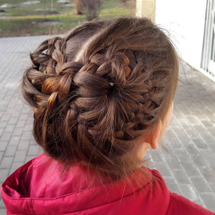 Прически из кос для девочек