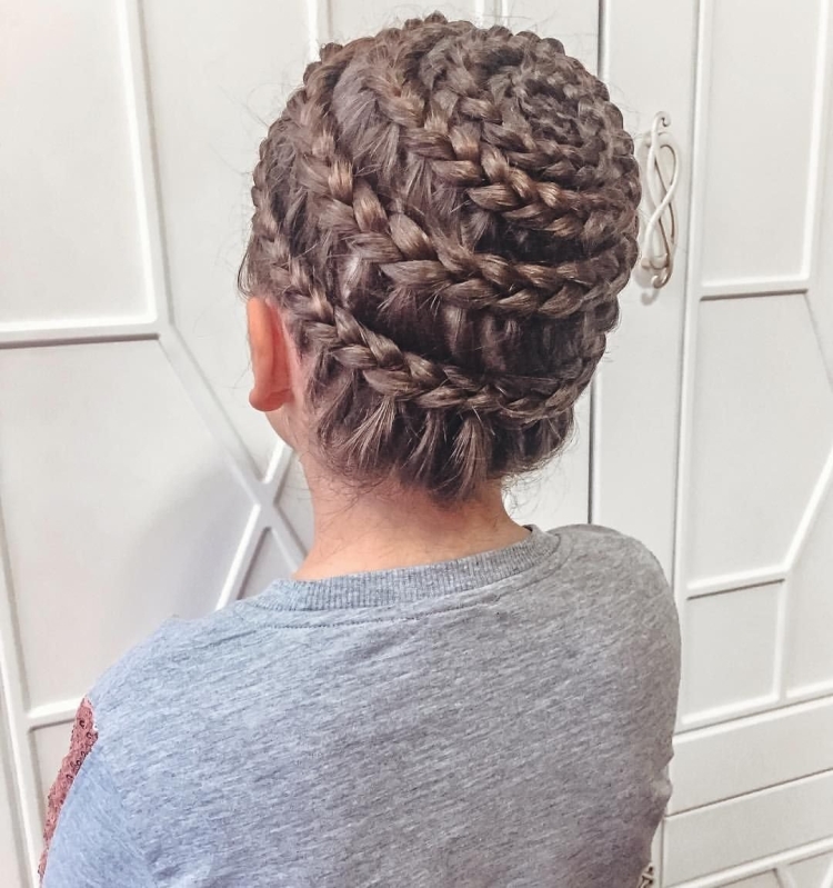 Прическа улитка косичка