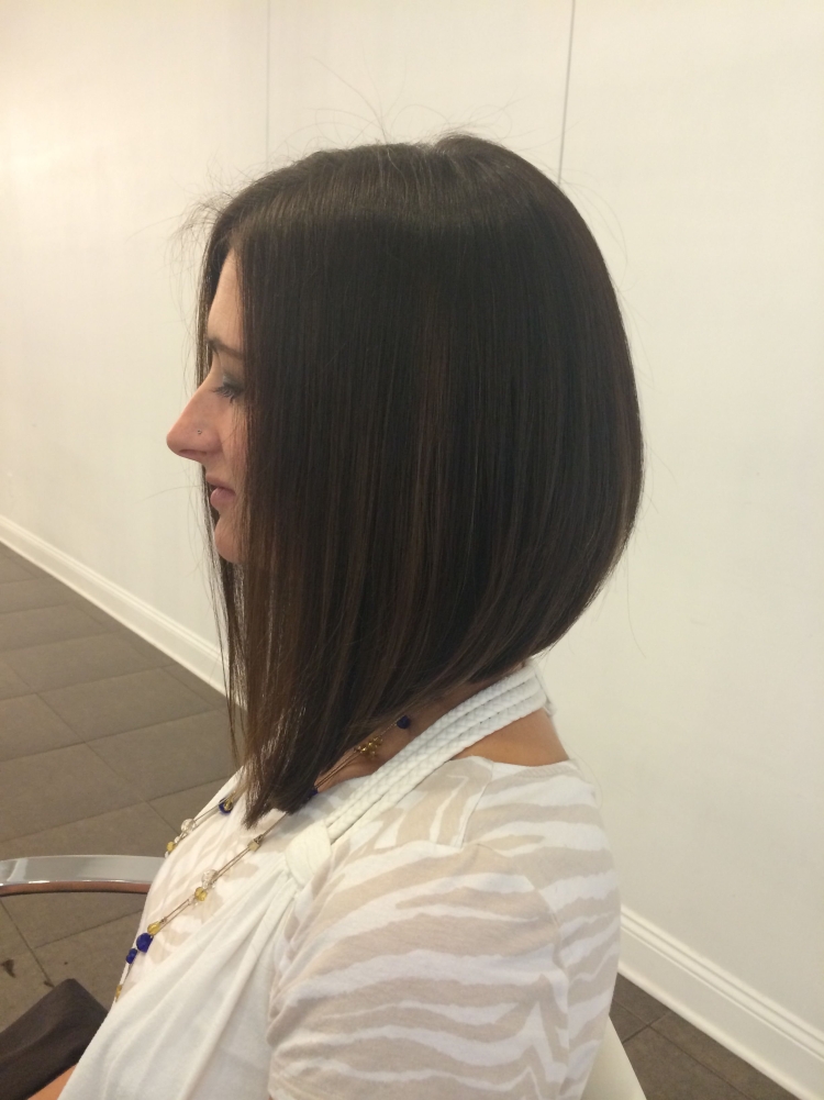 Каре с длинными волосами сзади