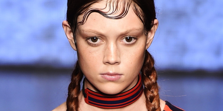 Завитки на лбу