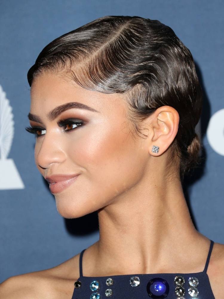 Зендая 2016 год причёска