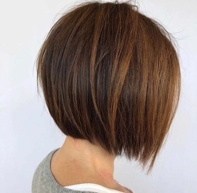 Боб каре градуированный классический