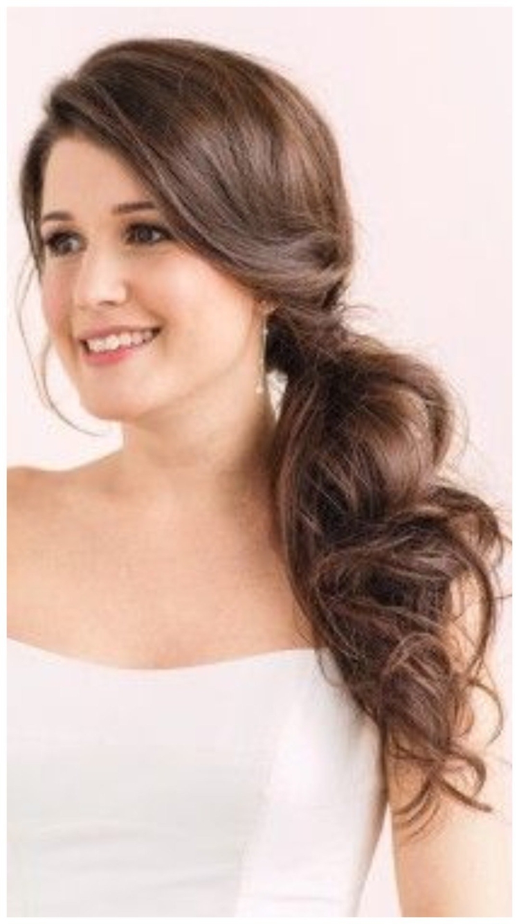 Прическа хвост на бок