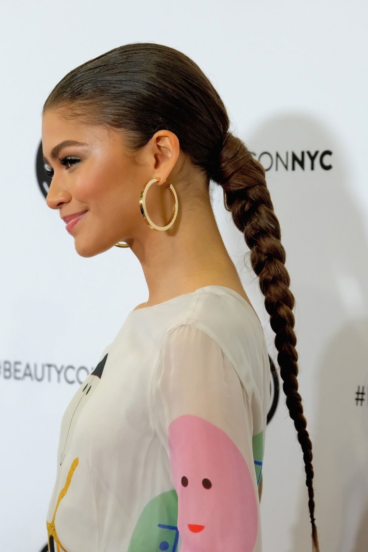 Зендая с косой