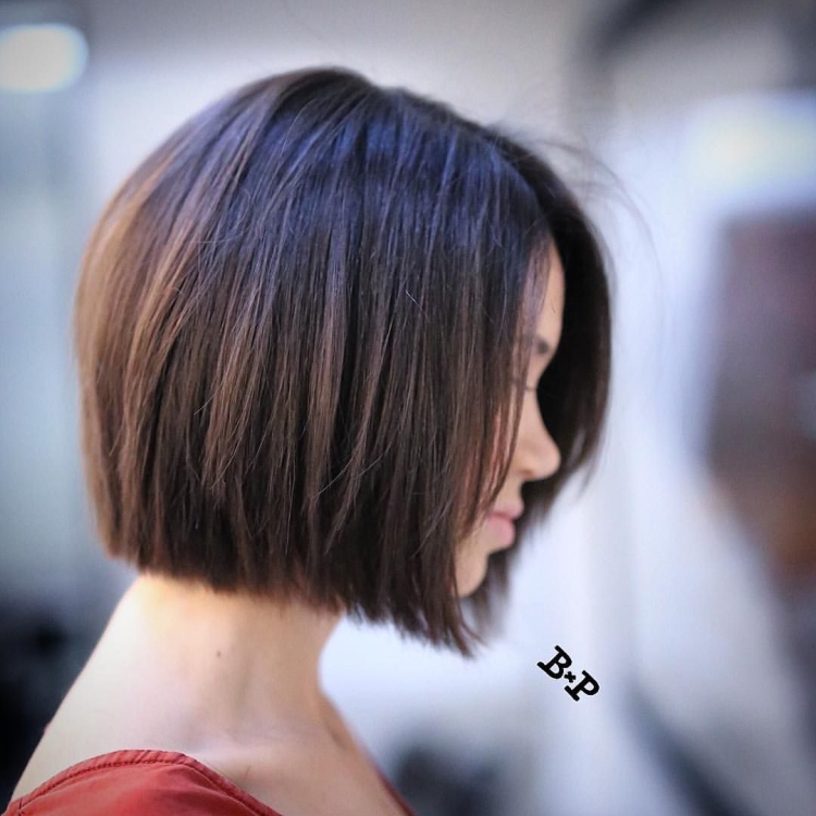 Градуированный Боб на темные волосы