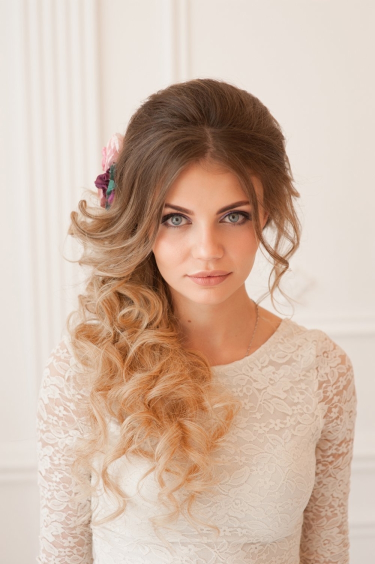 Прическа на бок