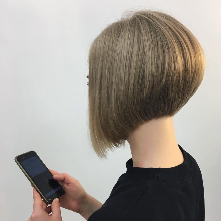 Каре с углами на ножке