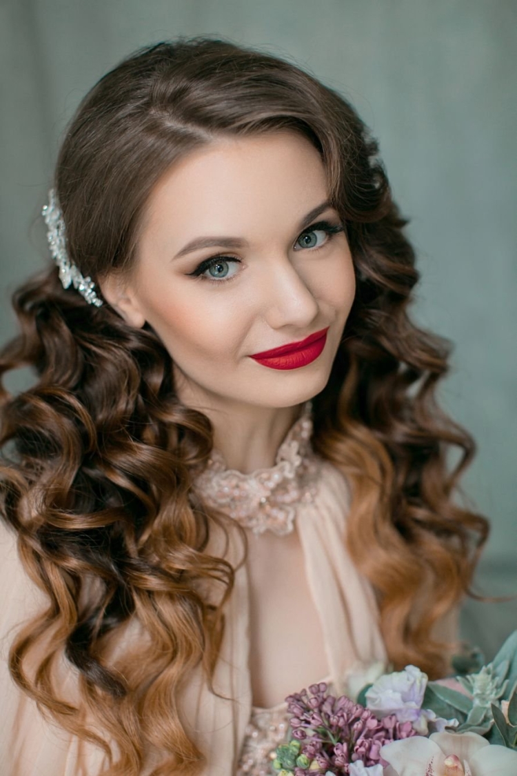 Укладка Локоны на бок