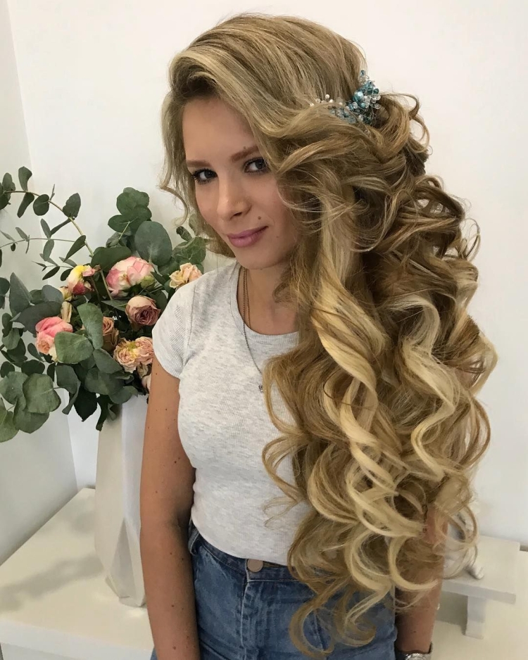 Хвост набок прическа