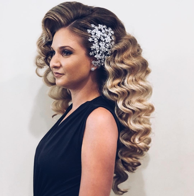 Сазан Хендрикс с челкой