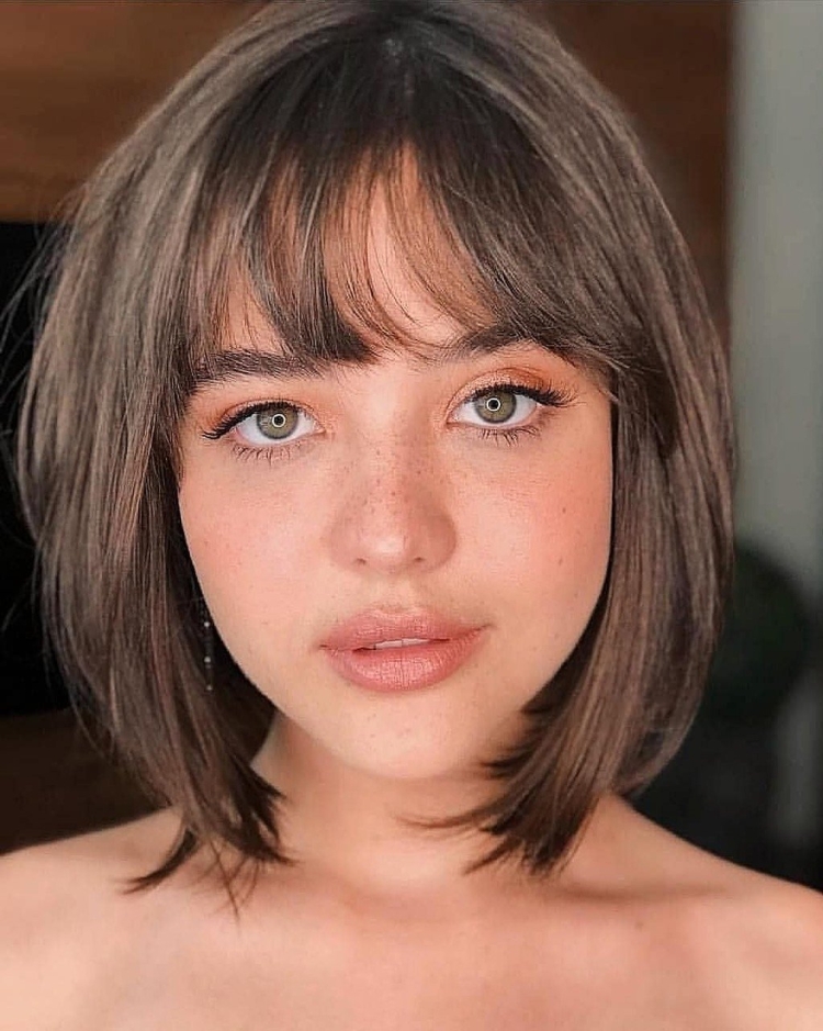 Стрижка каре с челкой