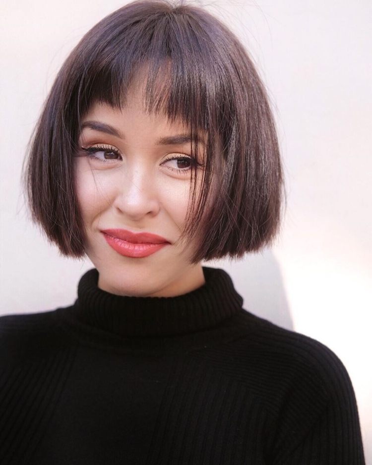 Стрижка прямое каре с челкой